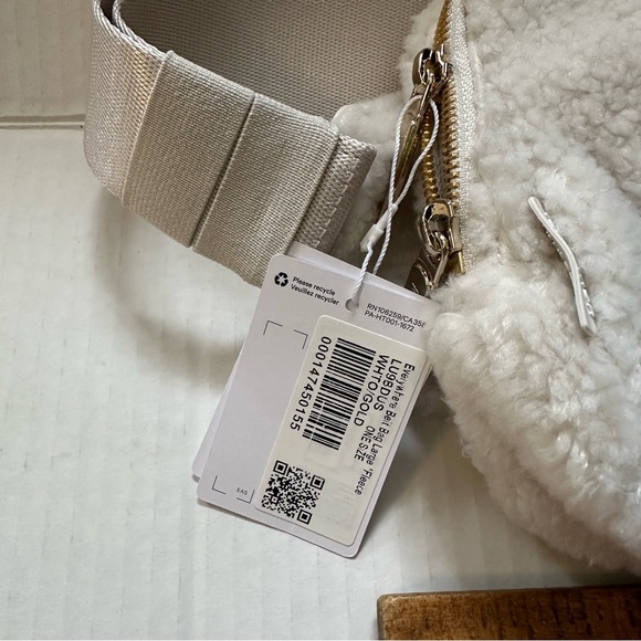 Lululemon belt bag Sherpa - Picture 6 of 6